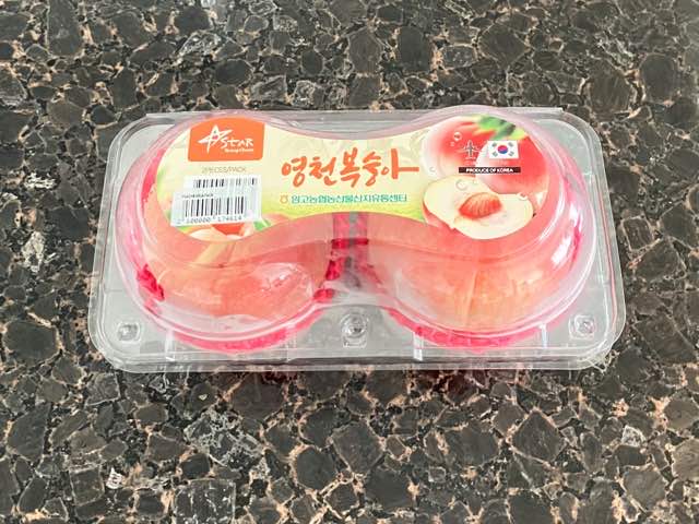 パッケージに入った韓国産の桃