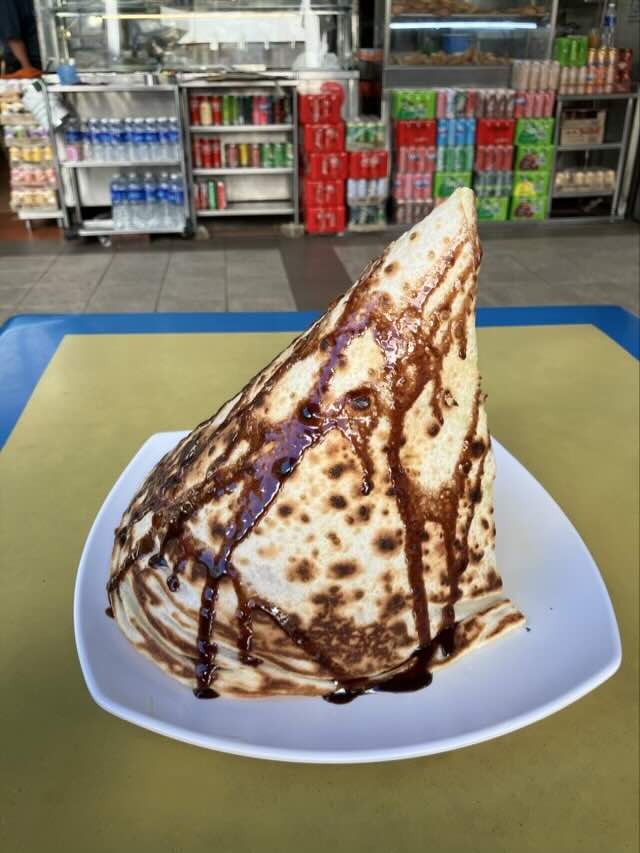 チョコレートティス―”chocolate tisu”というとても薄いパリパリのプラタ。円錐状の見た目。