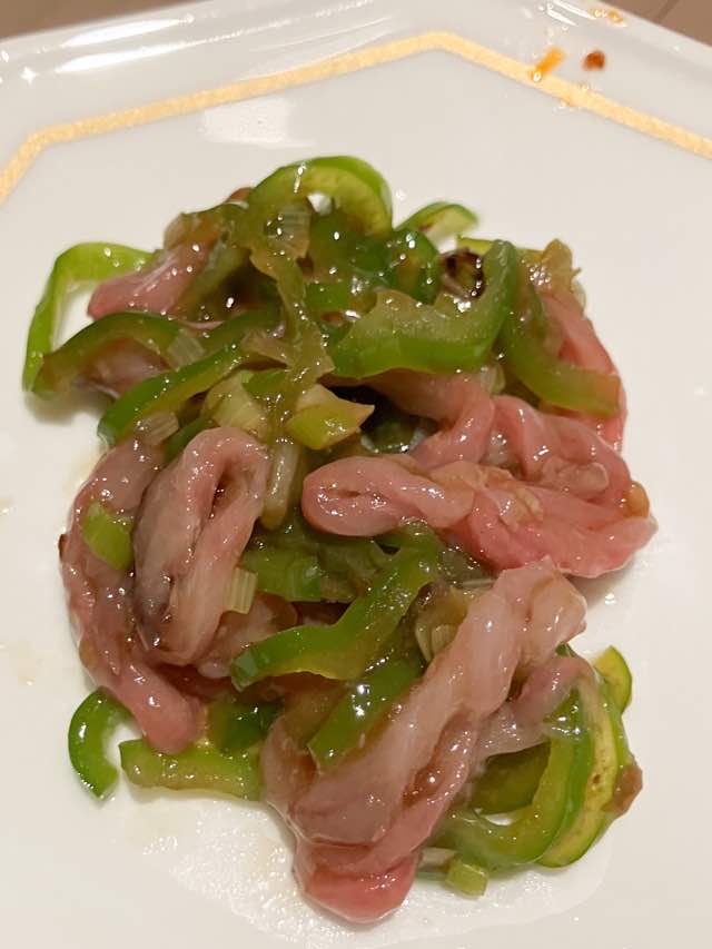 当店一押しの低温調理チンジャオロース青椒肉絲。絶品。