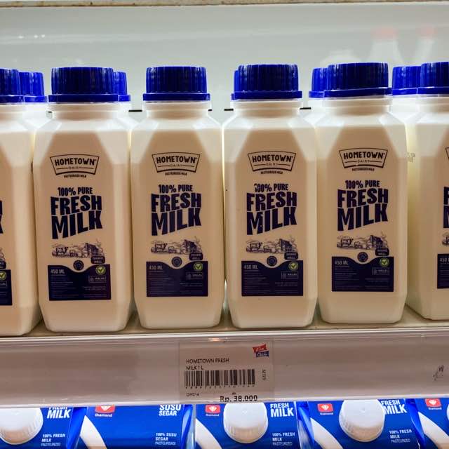 ホームタウン”Hometown”のフレッシュミルク”Freshmilk”。足が早いことで有名。美味しいが日持ちしない。